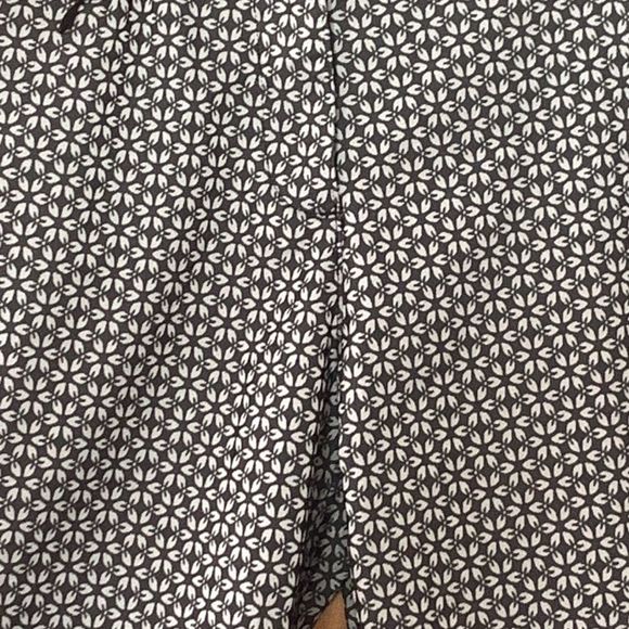Elegant Geometric Patterned Capris - Picture 5 of 5